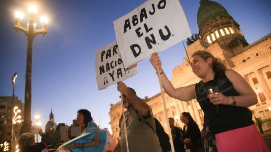 Nuevo cacerolazo frente al Congreso en contra del DNU de Milei