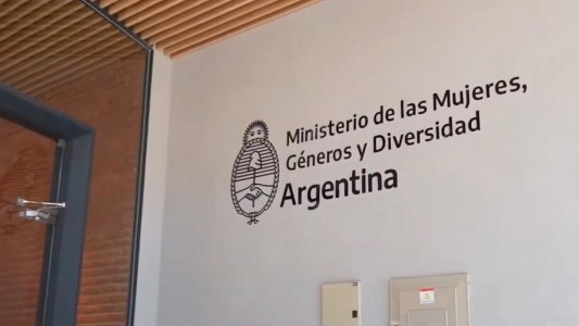 El Ministerio de la Mujer pasó a ser una subsecretaría y revisarán sus contratos laborales