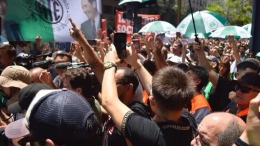 Ley ómnibus: empelados estatales de planta permanente también podrán ser despedidos