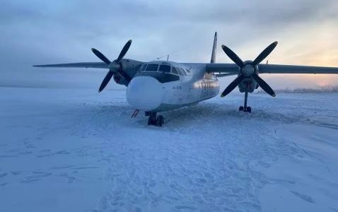 Un avión ruso aterrizó por error en un río helado