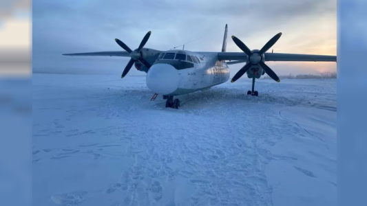 Un avión con pasajeros aterrizó por error en un río congelado