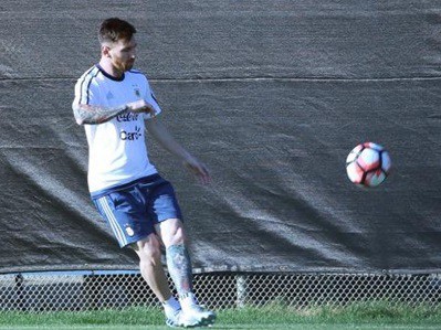 Martino dice que esperará hasta último momento para definir si juega Messi