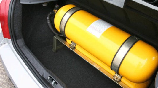 Aumentó la nafta: cuánto cuesta colocarle GNC al auto