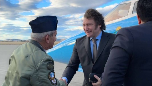 Milei llegó a Santa Cruz y mañana viajará a la Antártida a bordo de un Hércules