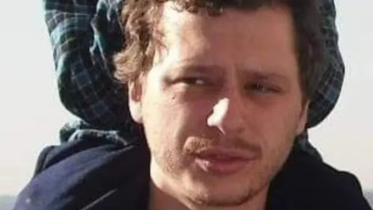 Misteriosa desaparición de un médico del Hospital Piñero: salió para ir a un cajero y no lo vieron más