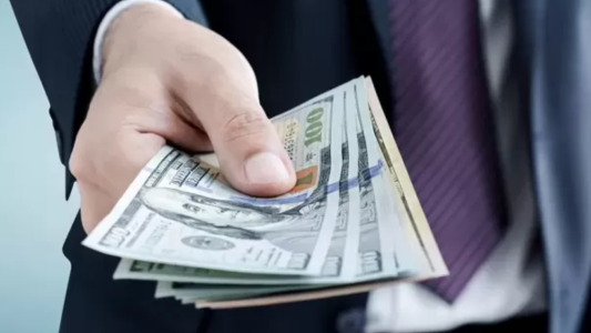 Nuevo acuerdo con el FMI: suben acciones y bonos, y cede el dólar blue