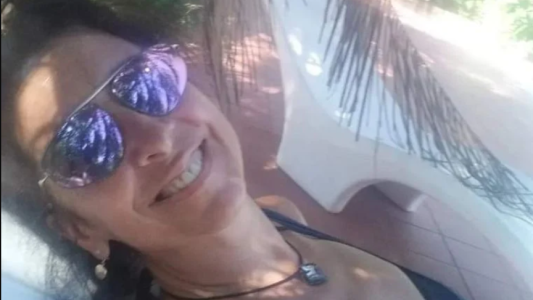 No fue a trabajar, sus compañeras la fueron a buscar a la casa y la hallaron muerta: detuvieron al hijo y al ex