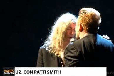 Patti Smith cantó con U2 en Londres