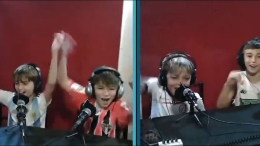 Son fanáticos del fútbol, abrieron su stream y festejaron como un gol el número de seguidores