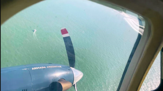 Kayakistas desaparecidos en Cariló: sumaron un avión de la Armada a la búsqueda