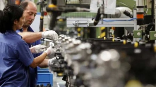La industria Pyme se desploma 26,9% anual en diciembre y 2023 cierra con caída de 2,6%