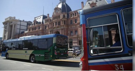 Hay 80 líneas de colectivos que no adhieren al paro de la CGT
