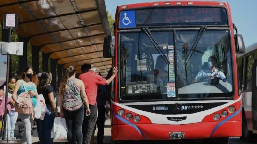 Un juzgado federal de Lomas de Zamora suspendió la audiencia pública por las tarifas de colectivos y trenes