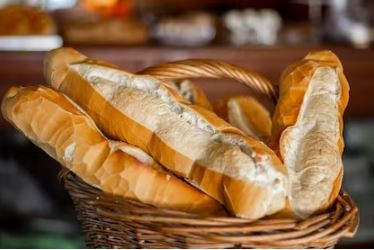 El precio del pan vuelve a aumentar 20%: desde hoy el kilo cuesta $1800