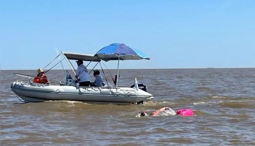 Un médico uruguayo murió mientras cruzaba a nado el Río de la Plata