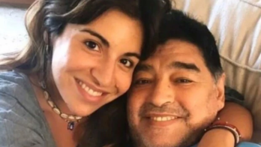 Le robaron el celular a Gianinna Maradona: "Lo que más me dolió fue perder la estampita de mi viejo"