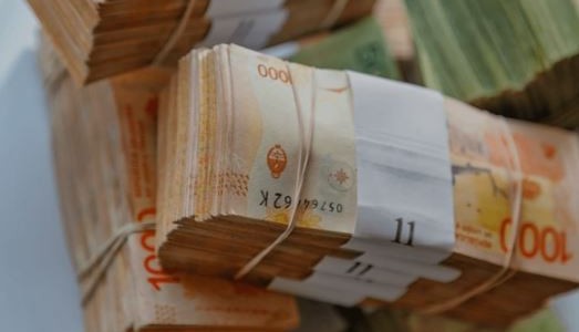 Los sueldos subieron 8,3% en diciembre, contra el 25,5% de la inflación