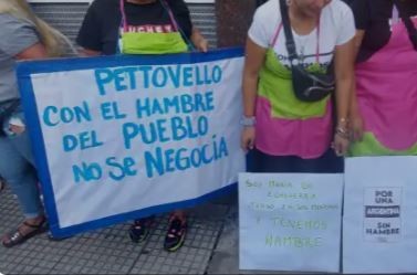 Realizan jornada nacional de protesta de "Cocineras contra el hambre" en reclamo de alimentos