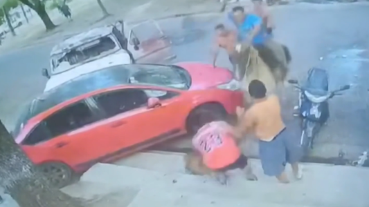 Machetazos, botellazos y golpes a caballo: batalla campal en Trenque Lauquen