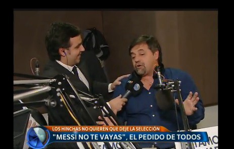 Más pedidos de gente del fútbol y famosos para que Messi no deje la Selección