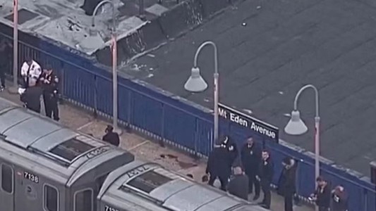 Al menos un muerto y varios heridos por un tiroteo en el subte de Nueva York