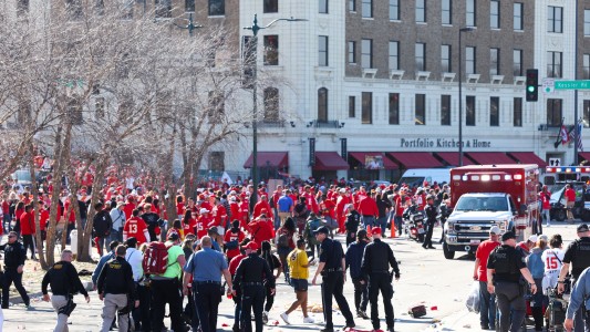 Al menos un muerto en un tiroteo tras los festejos por el triunfo en el Super Bowl de los Kansas City Chiefs