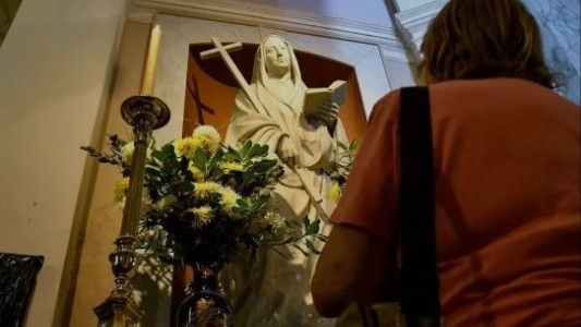 Despliegan un altar de Mama Antula en el Senado de la Nación