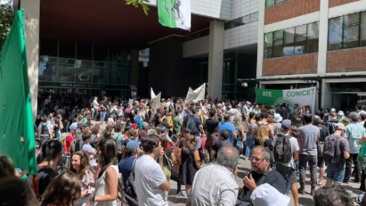 Conflicto en el Conicet: anuncian que publicarán los resultados de las becas, pero las reducen a menos de la mitad