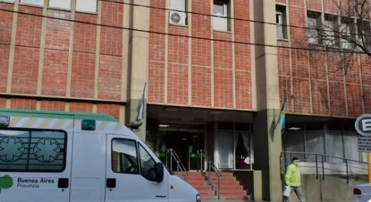 Buscan a joven que sacó a su hijo de 3 años intoxicado con cocaína de un hospital en Mar del Plata