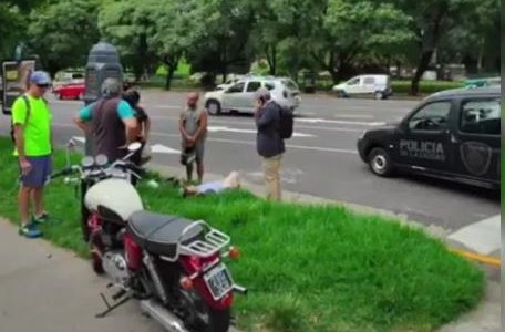 Alfonso Prat Gay chocó con su moto en Recoleta