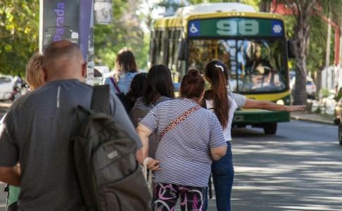Paro de trenes: las empresas reforzaron el servicio de colectivos