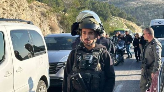 Atentado en la autopista: Un grupo armado abrió fuego contra civiles en medio de un embotellamiento en Israel