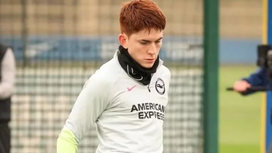 El entrenador del Brighton fue contundente sobre por qué se demora el debut de Valentín Barco