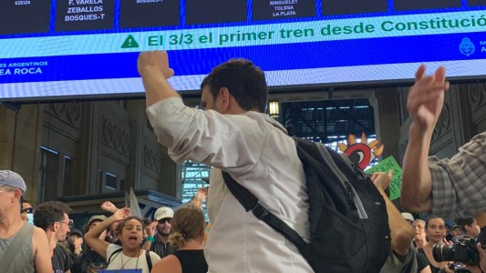 "Molinetazo" y tensión en estaciones de subte y trenes contra los aumentos del transporte