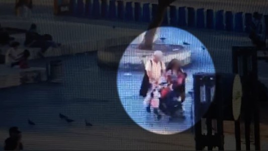 Abandonaron a una beba de 7 meses en una plaza