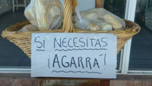 Una panadería en Miramar regala pan a quienes no tienen para comprarlo