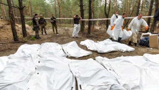 Hallan más de 1.200  cuerpos de civiles ucranianos asesinados por Rusia