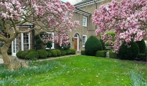 Ponen a la venta la mansión de Freddie Mercury: piden 35 millones de euros