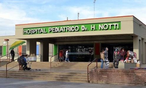 Dos hermanitos de 2 y 4 años fueron internados tras consumir cocaína