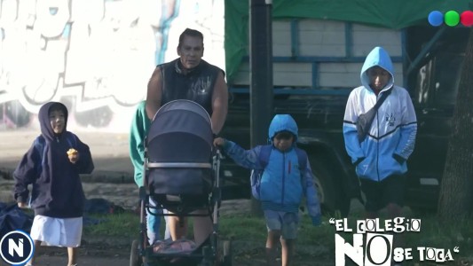 "El colegio no se toca": vive en una camioneta, pero no deja que sus hijos falten a clases