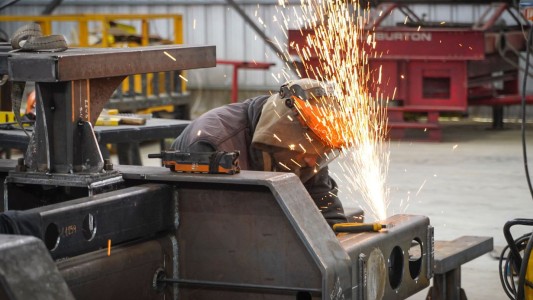 Por la recesión, la actividad metalúrgica se derrumbó casi 14 por ciento y peligran empleos