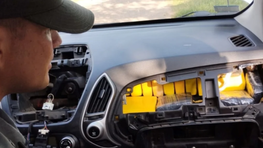 Chocó un control de Gendarmería y descubrieron que tenía 13 kilos de cocaína en el auto