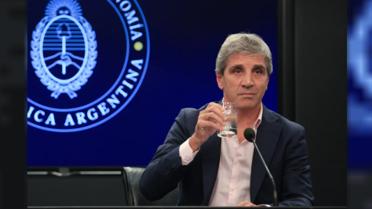 Más poder para Caputo: Economía absorbió cuatro de las cinco secretarías que dependían de Infraestructura