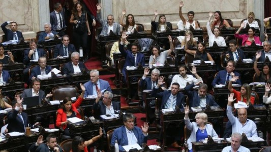 El Gobierno enviará este martes el borrador de la Ley Bases: el piso de Ganancias será de $1,8 millones