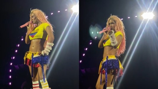 "Ya me quedé sin ahorros": en pleno show, Karol G invitó a un fanático a irse de gira con ella