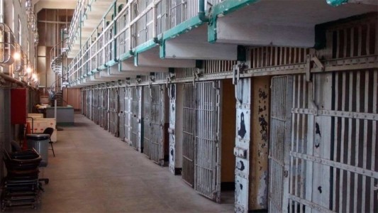 Penal de Bouwer: Detuvieron a un médico y seis guardiacárceles acusados de tortura y muerte de un recluso