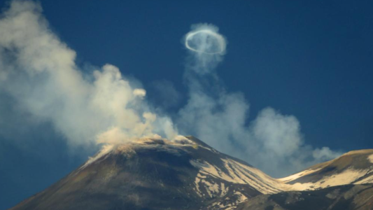 El volcán Etna, "la dama de los anillos": el extraño fenómeno natural que cautiva a los turistas