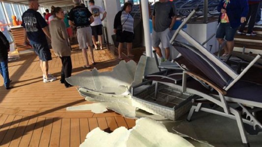 Una tormenta fuerte desata el pánico en uno de los cruceros más grandes del mundo