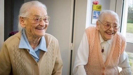 El secreto de las  gemelas prematuras que cumplieron 104 años