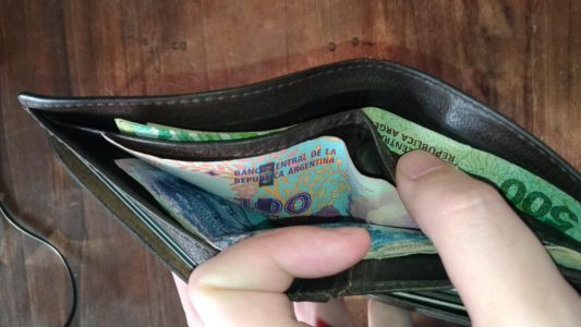 Bolsillos flacos: el consumo cayó un 3,8% interanual en marzo